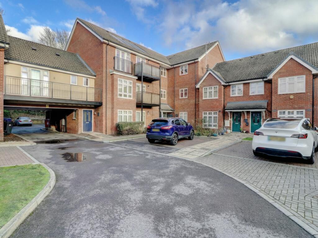 Main image of property: Queens Road, High Wycombe, Buckinghamshire, HP13