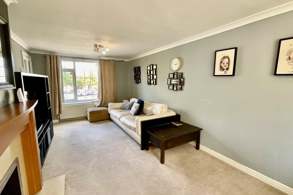 House in Sheffield, Crystal Peaks, Waterthorpe - View 3