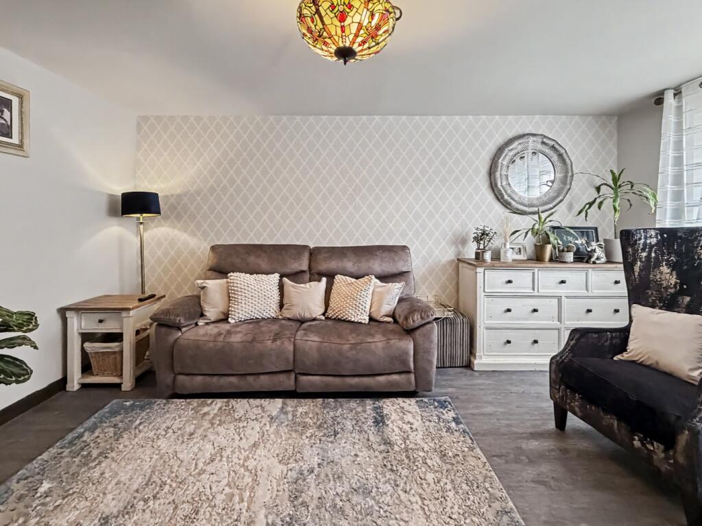 House in Crick, West Northamptonshire - More