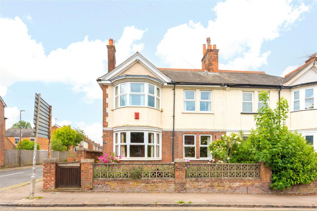 Main image of property: Walton Road, Aylesbury, Buckinghamshire, HP21