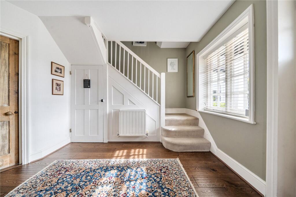 Menin Way, Farnham, Surrey, GU9 photo 3