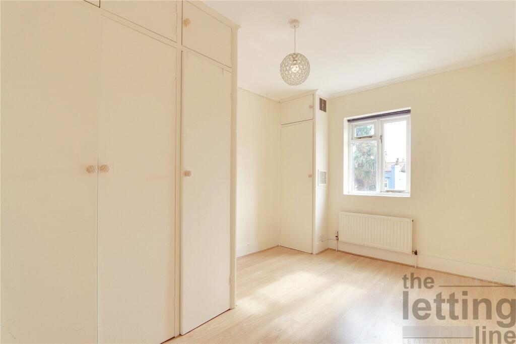 House in London, Southbury - View 3