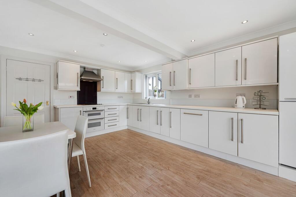 Avallon Close, Tottington photo 4