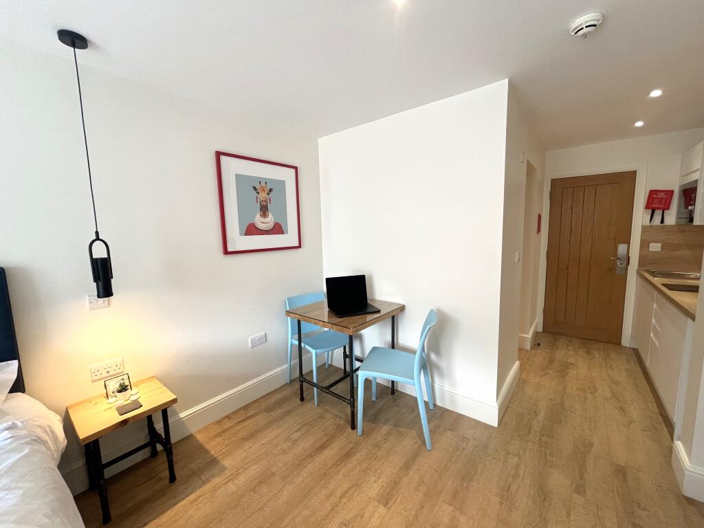 Apartment in Nottingham, Abbey Park - View 5