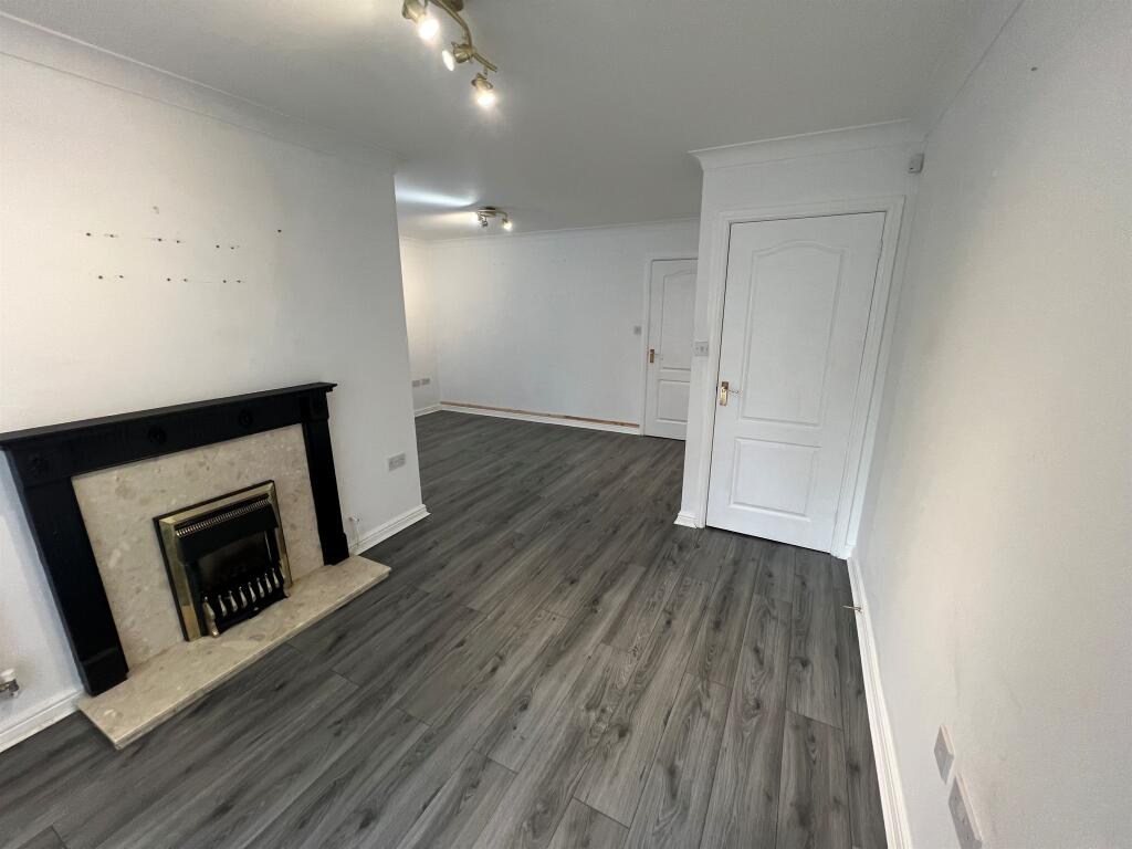 House in Cardiff, St Mellons, Trowbridge - View 4