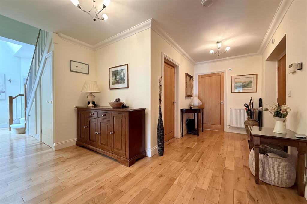 House in Gloucester - View 4