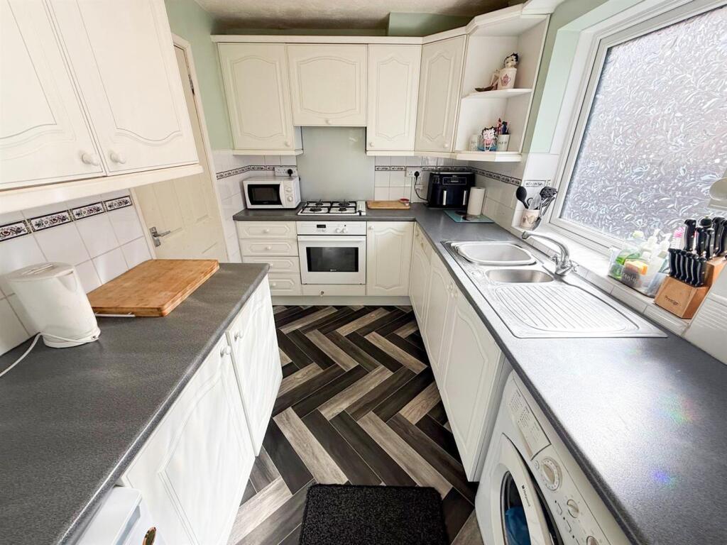 Additional image 7 of Lane Ends Lane, Cowling