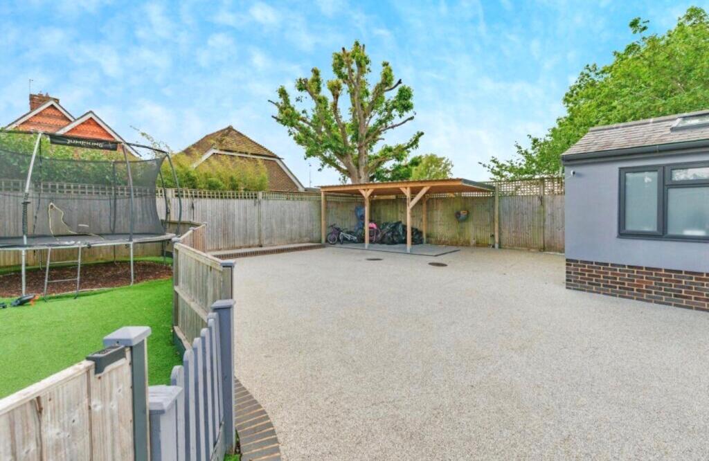 Dunsfold Road, Alfold - View 4