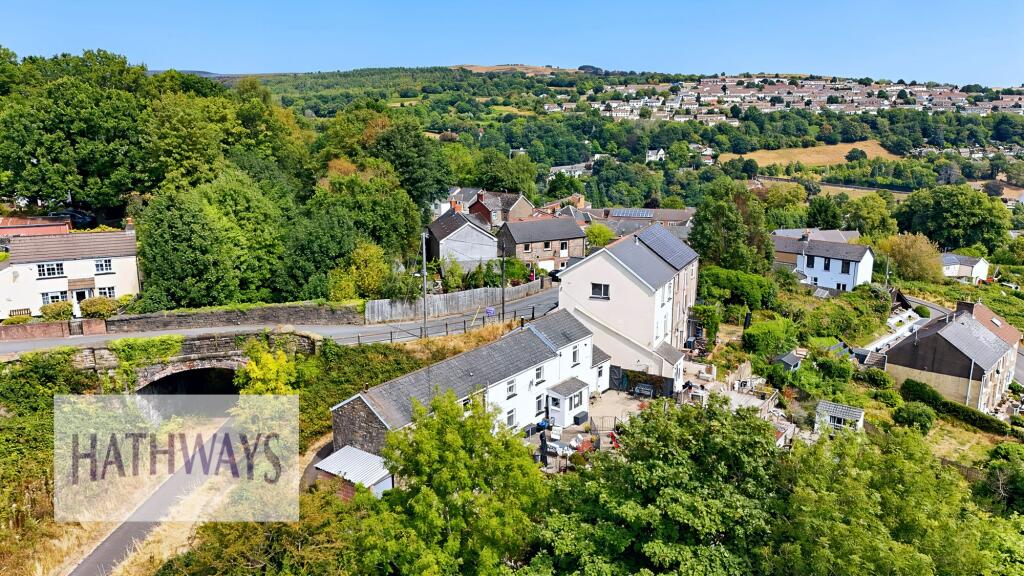 House in Newport - View 4