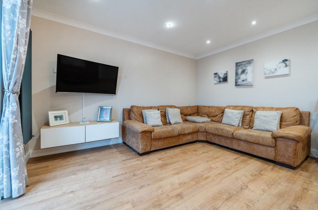 House in Chichester, East Wittering - More