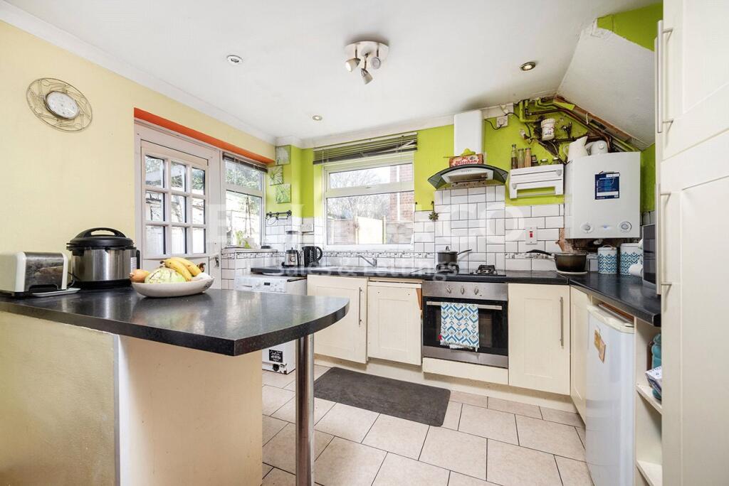 Rivington Crescent, Mill Hill, London, NW7 photo 4