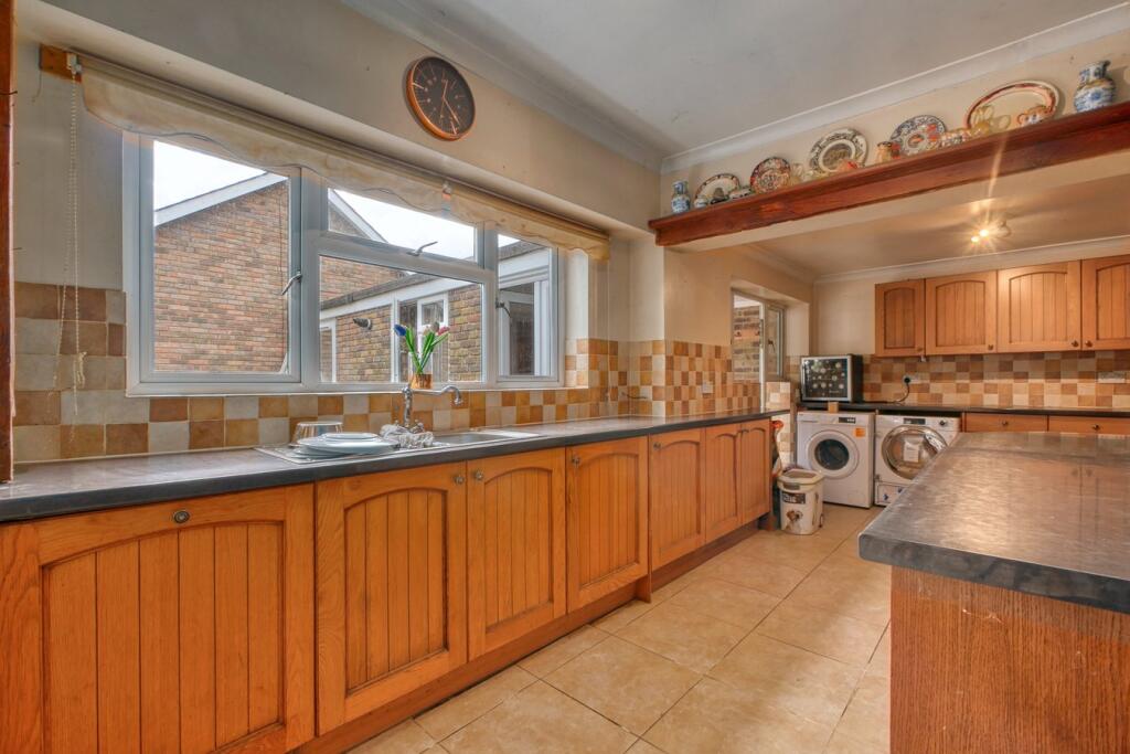 Hempstead Lane, Hailsham, BN27 photo 4