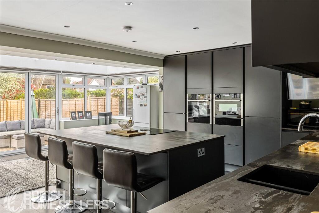House in Tonbridge and Malling, Hadlow - More
