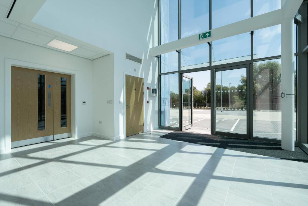 IW110825CA056U2.jpg
