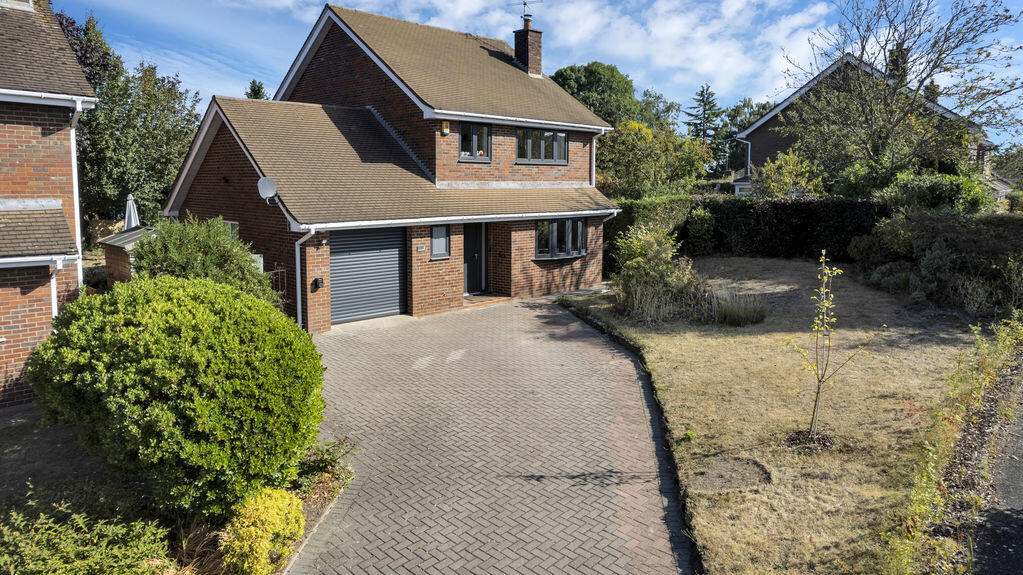 Main image of property: Daresbury Close, Holmes Chapel