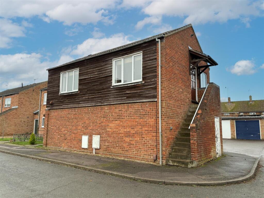 Main image of property: Hornbeam Close, Leighton Buzzard