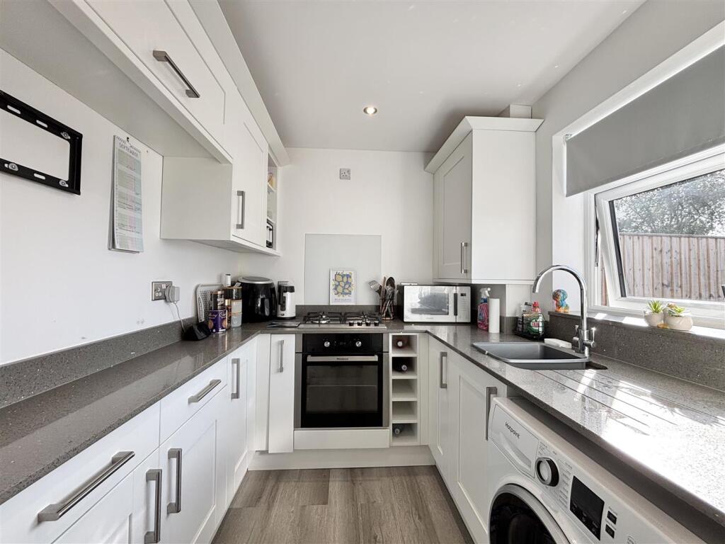 Acaster Drive, Low Moor, Bradford photo 3