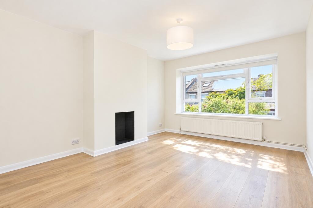 House in London - View 2