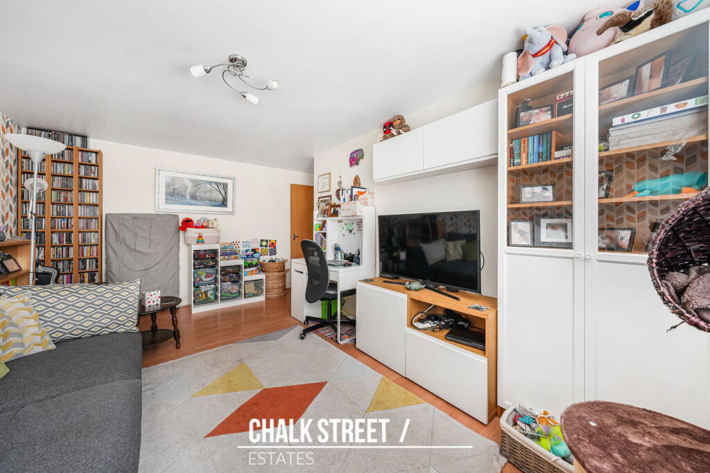Apartment in Romford - View 4