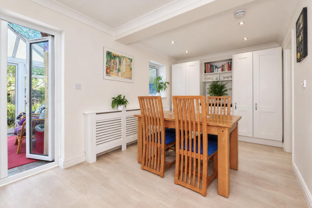 Pitfield Close, Fenstanton, Huntingdon, PE28 9FE photo 3