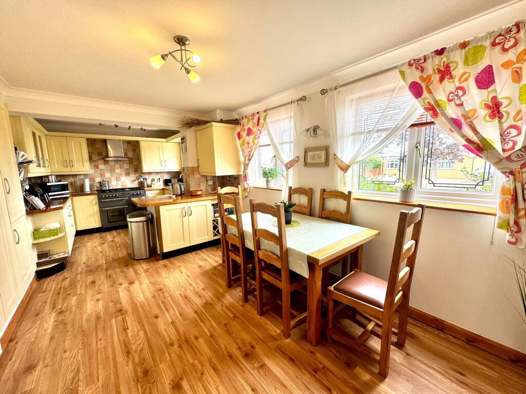 Burnt Hill Way, Lowestoft, NR33 8PE photo 3