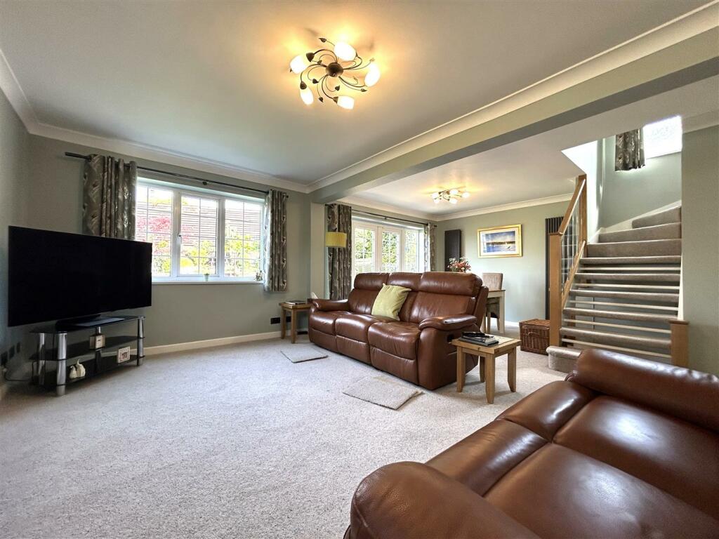 Wells Mount, Upper Cumberworth, Huddersfield, HD8 8XQ photo 3