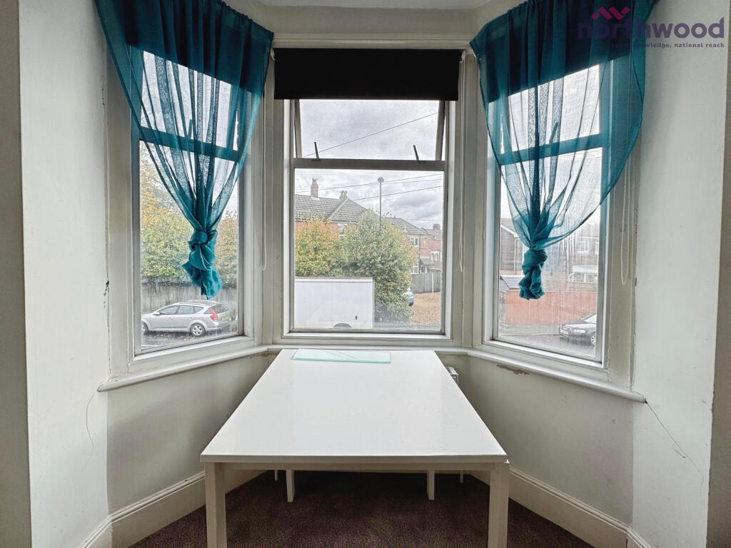 House in Southampton, Shirley - More