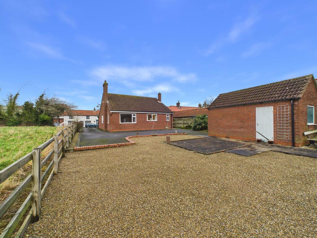 3-bed bungalow on Richwood, Main Street, Garton On The Wolds, Driffield, YO25 3EU, £350,000