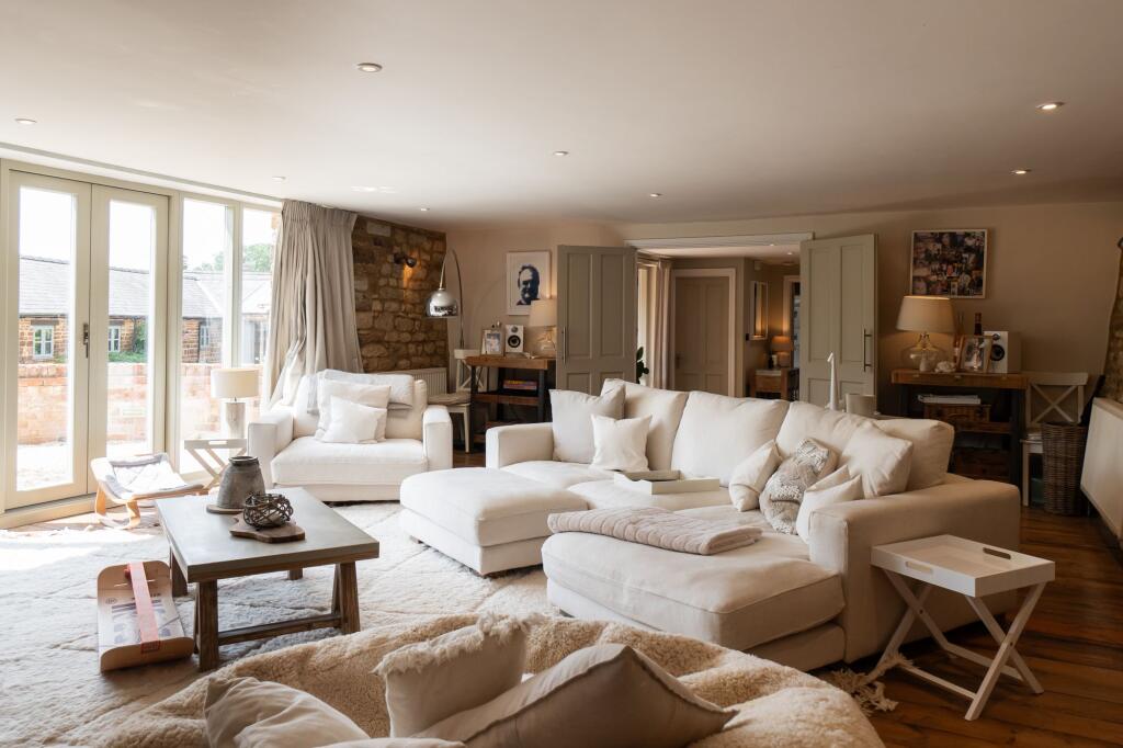 The Square, Moreton Pinkney, NN11 - View 2