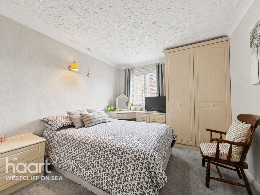 Apartment in Southend-on-Sea - View 4