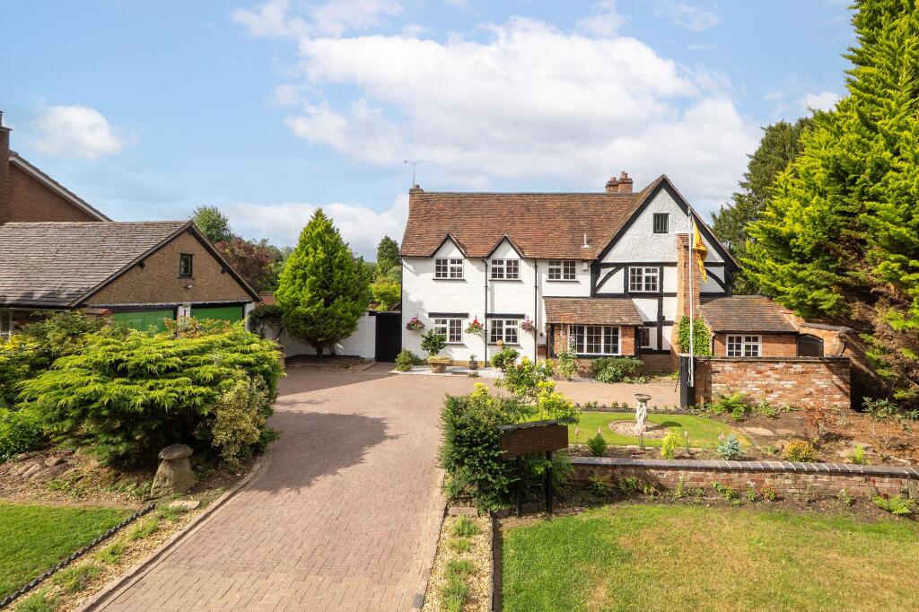 Main image of property: Coopers Walk, Bubbenhall, CV8
