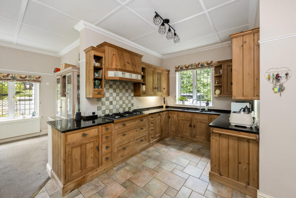 House in Tandridge, Caterham Valley - View 3