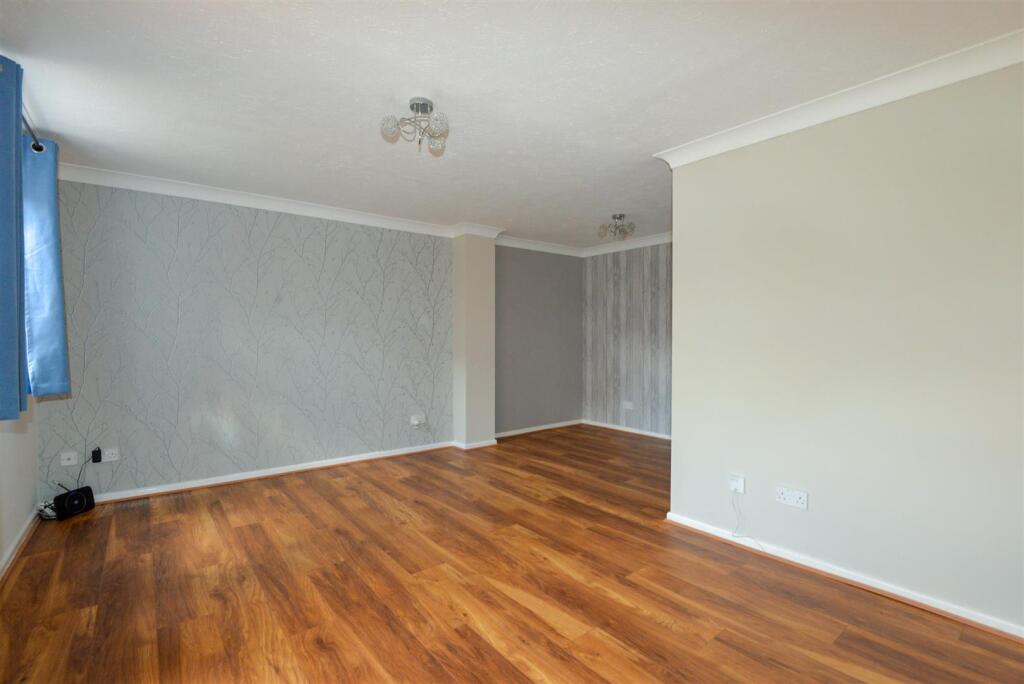 Additional image 5 of Moorland Road, Street