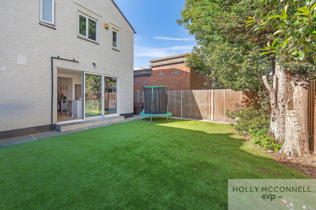 House in London, Bromley Park, Plaistow - More