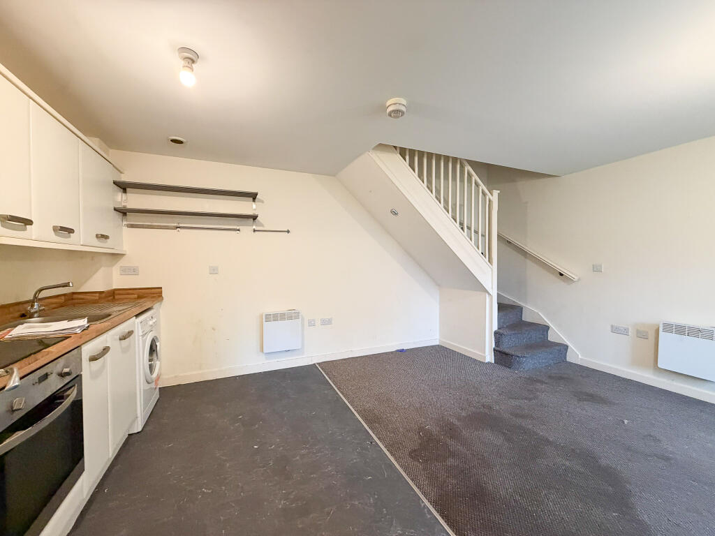 House in Tameside, Greater Manchester - View 5