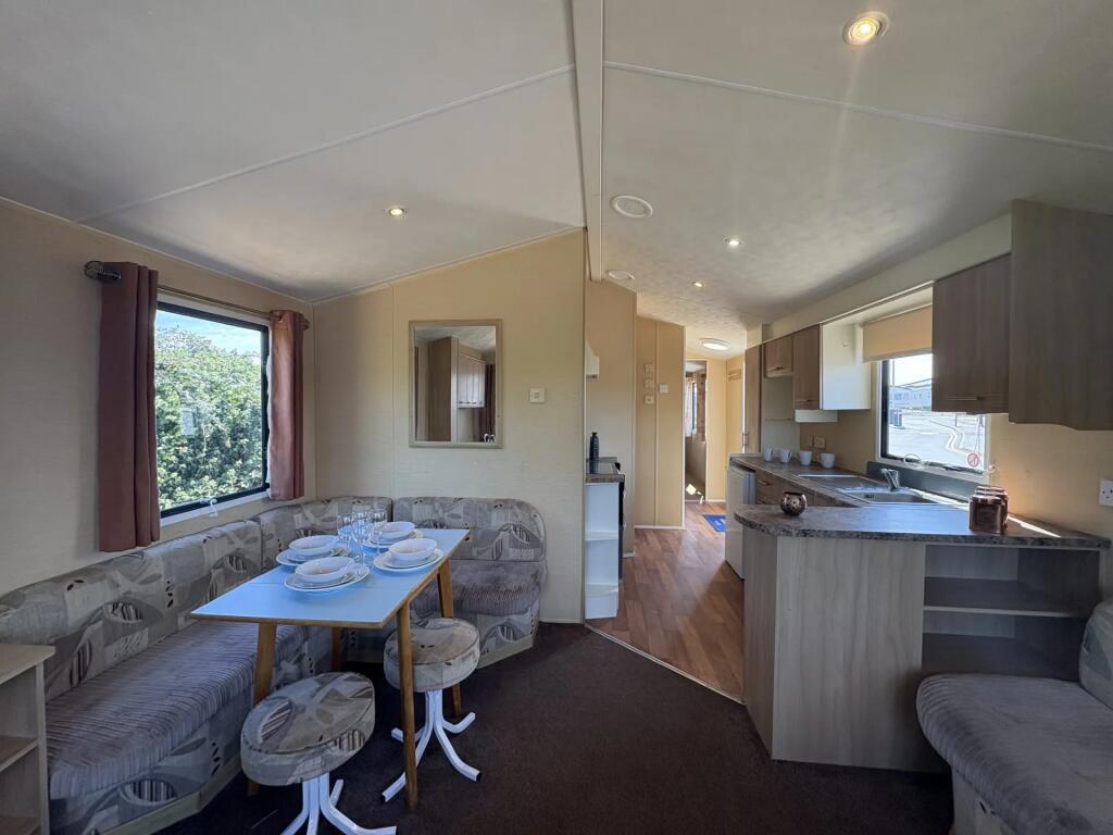 2009 Willerby Rio, Harts Holiday Park, Leysdown Road, Isle of Sheppey, Kent, ME12 4RG photo 2