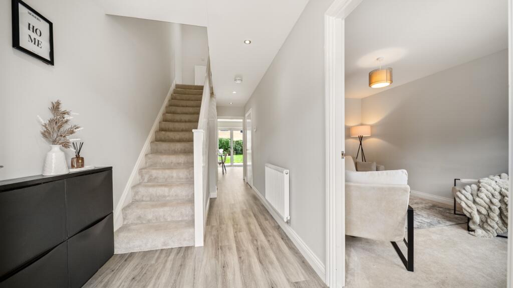 18 Hawkshead Road, Old Glossop photo 4