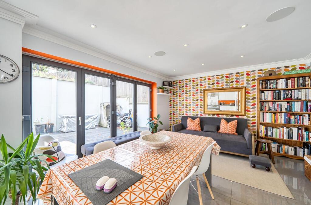 House in London - View 3