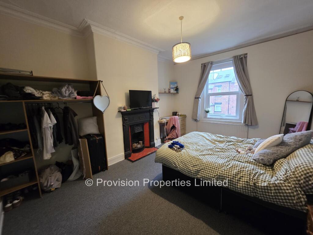 8 bedroom terraced house for rent