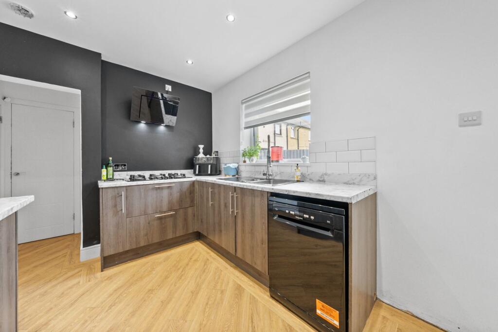 House in Stirling, Hillpark, St Ninians - More