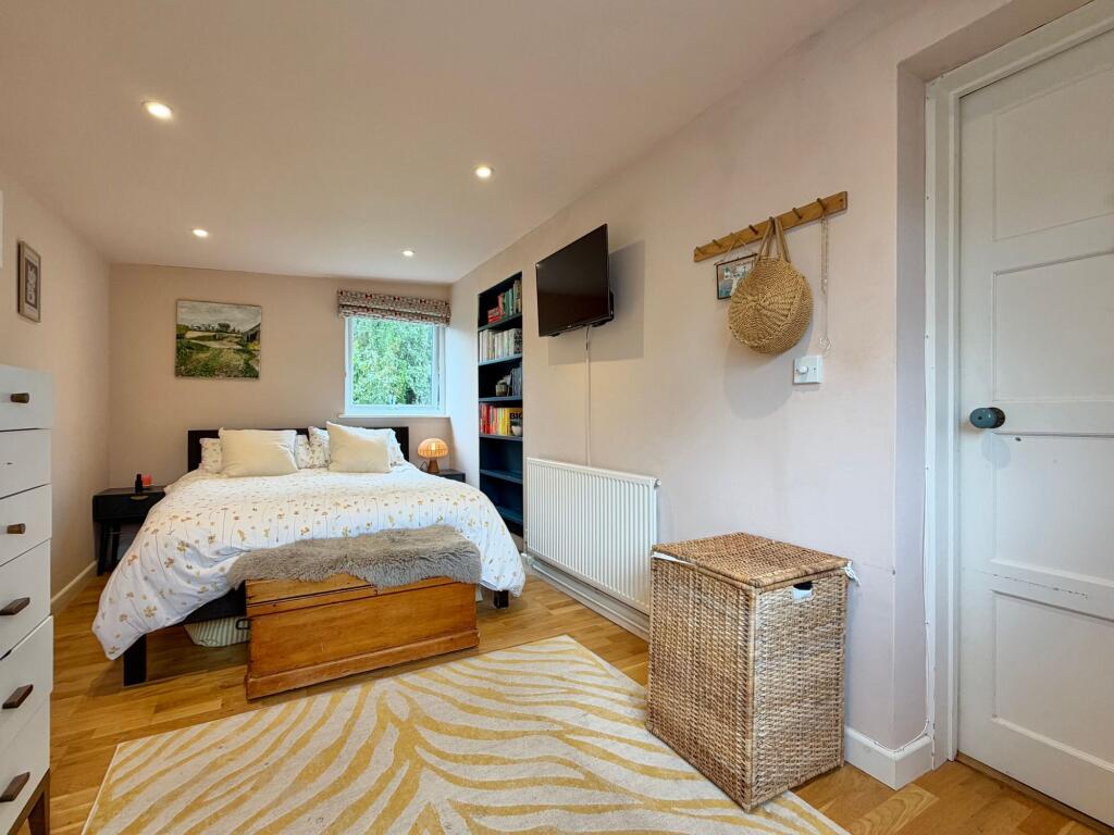 House in Torquay - More