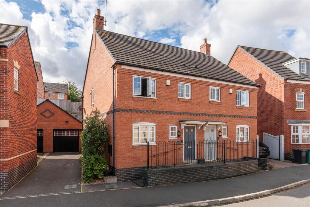 3-bed semi-detached on Pritchard Drive, Kegworth, Derby, £253,000