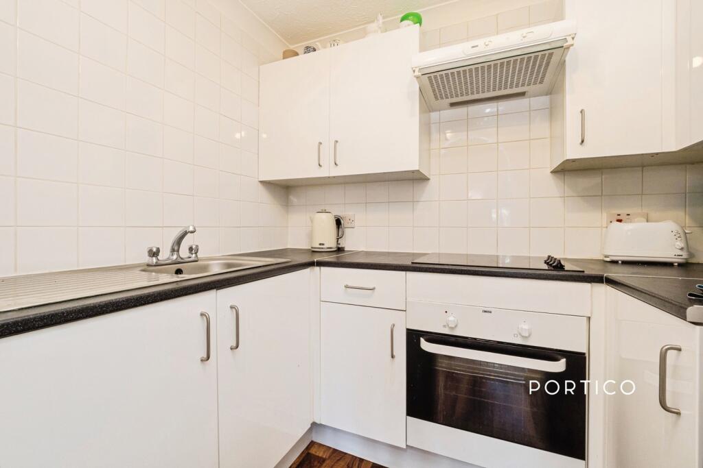 Apartment in Woodford Green - More