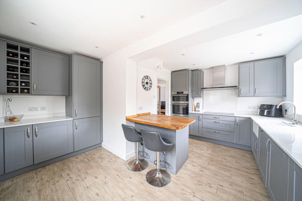 House in Basingstoke and Deane, Oakley - View 3