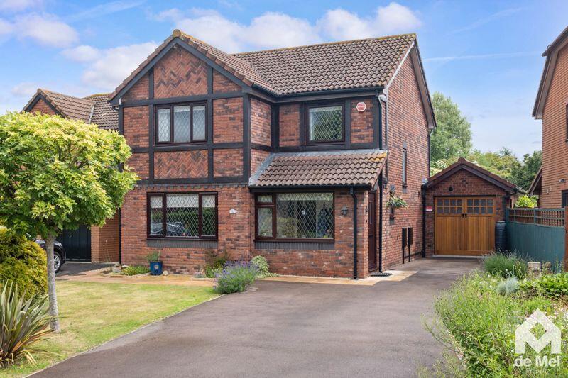5-bed detached on Vilverie Mead, Bishops Cleeve, £600,000