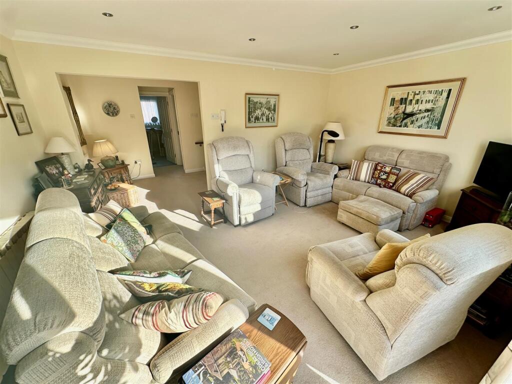 Poplar Close, Poole photo 5