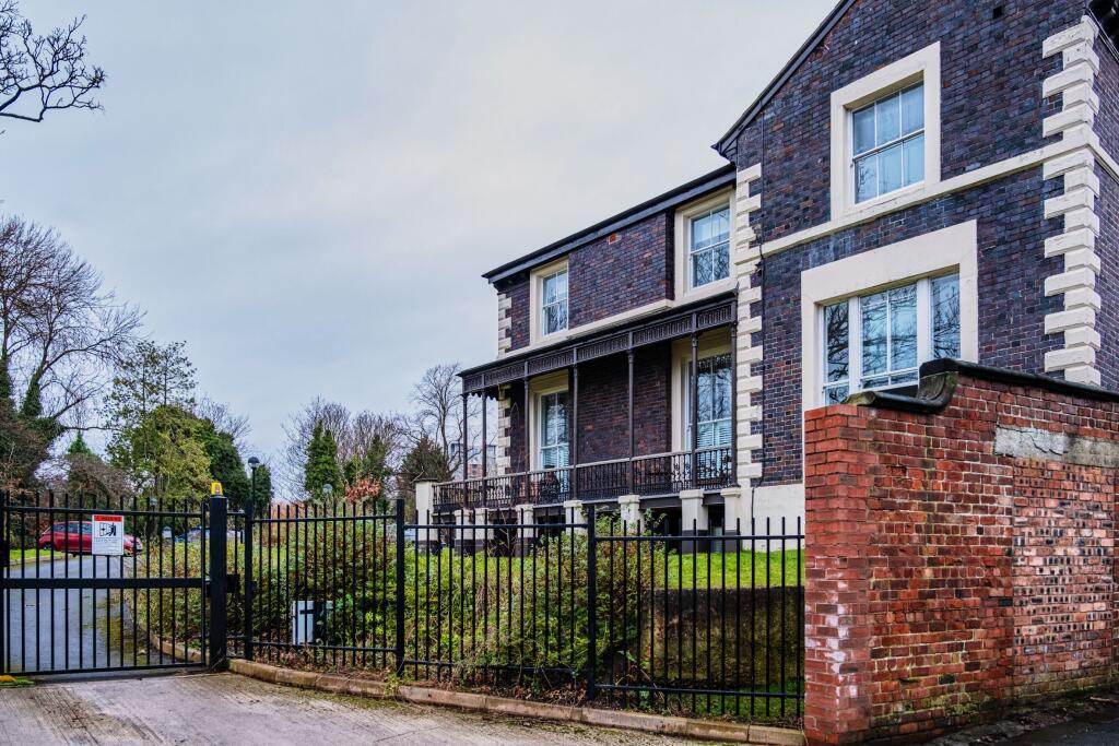 1-bed flat on Windermere Terrace, Sefton Park, Liverpool., £140,000