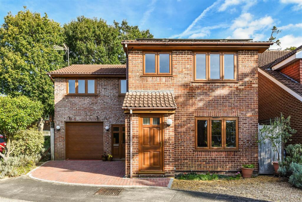 5-bed detached on Meadowsweet, Waterlooville, £425,000