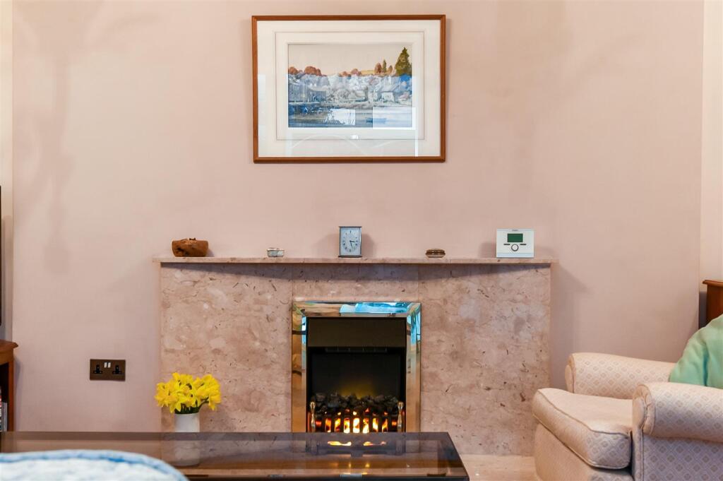 House in Chichester, Birdham - More