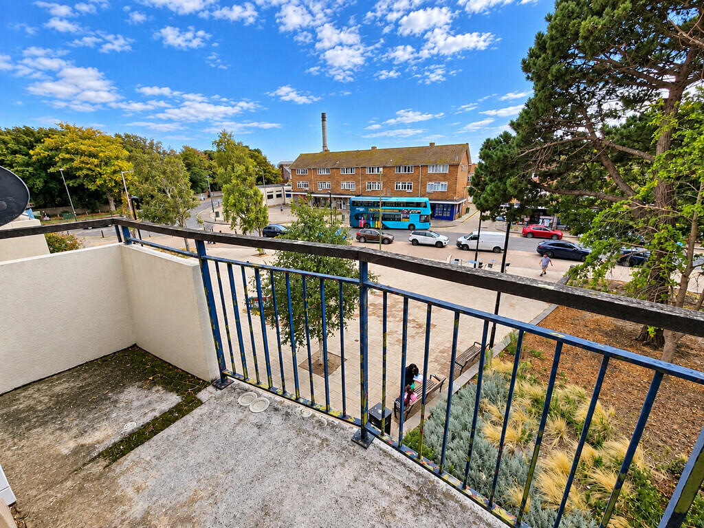 Apartment in Brighton, Southwick - More